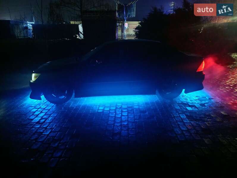 Седан Lexus IS 1999 в Новомосковську