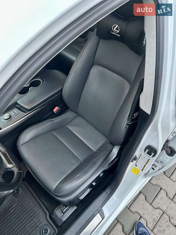 Седан Lexus IS 2019 в Києві