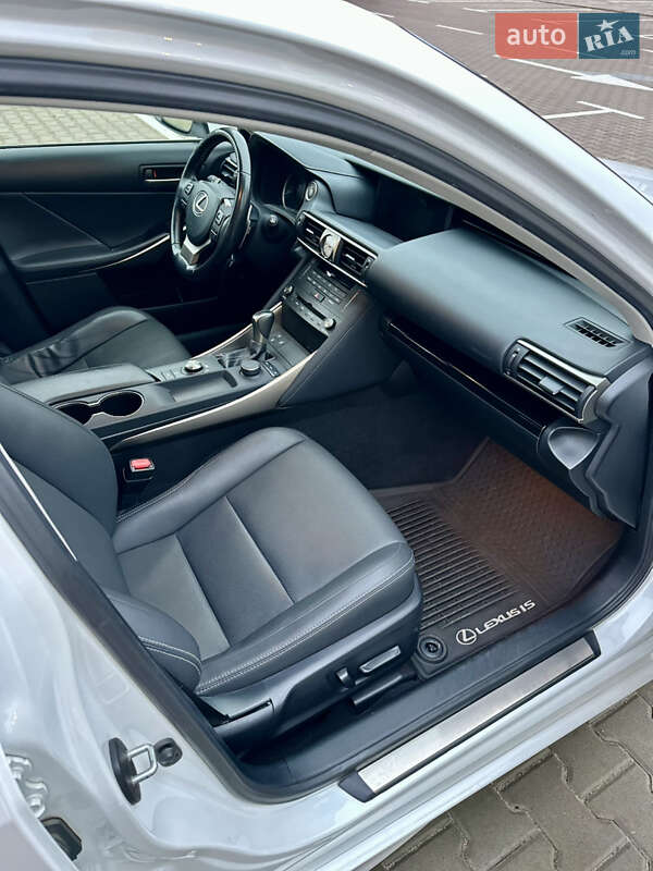 Седан Lexus IS 2019 в Києві