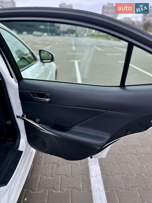Седан Lexus IS 2019 в Києві