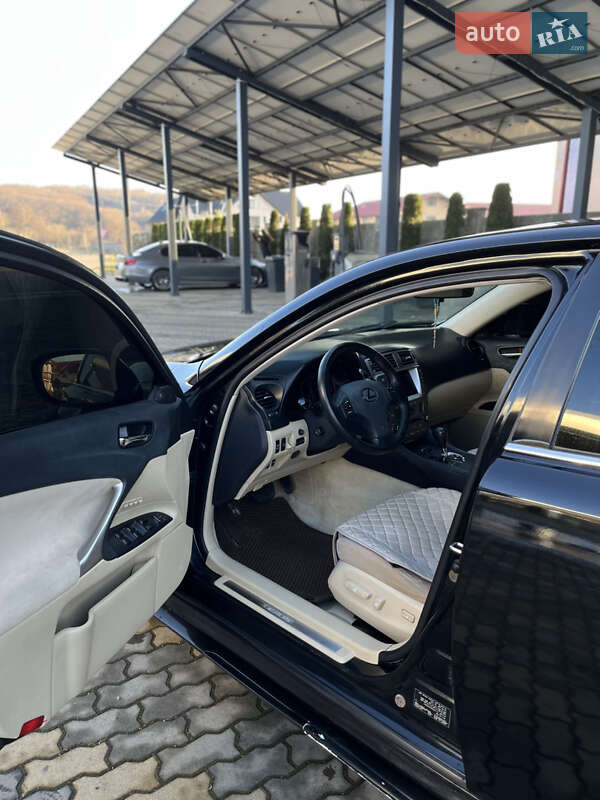 Седан Lexus IS 2007 в Иршаве