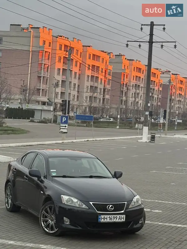Lexus IS