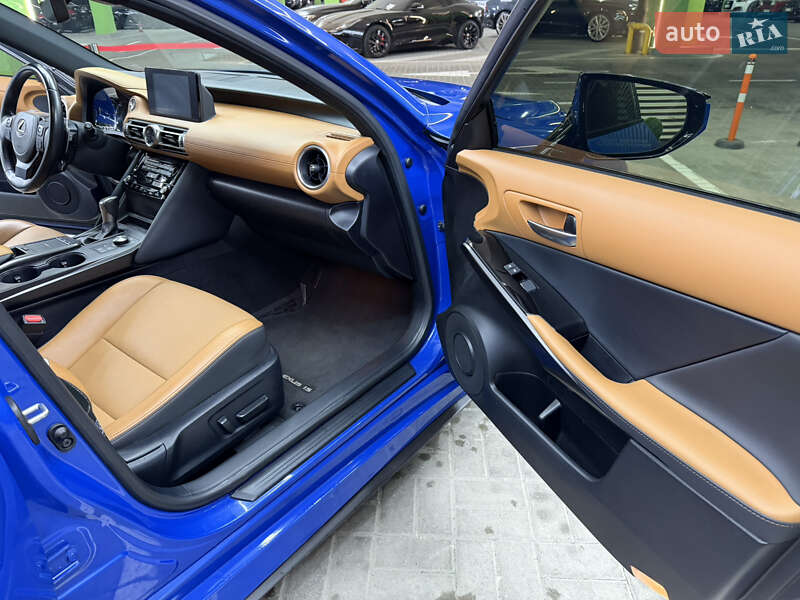 Седан Lexus IS 2021 в Киеве