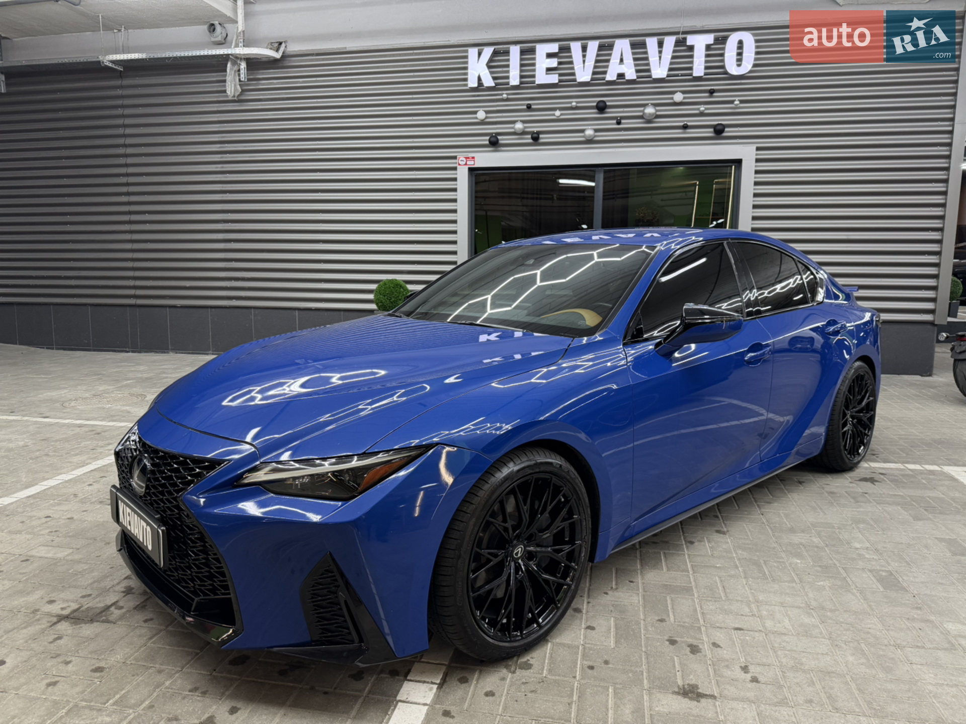 2021 Lexus IS - мініатюра 3