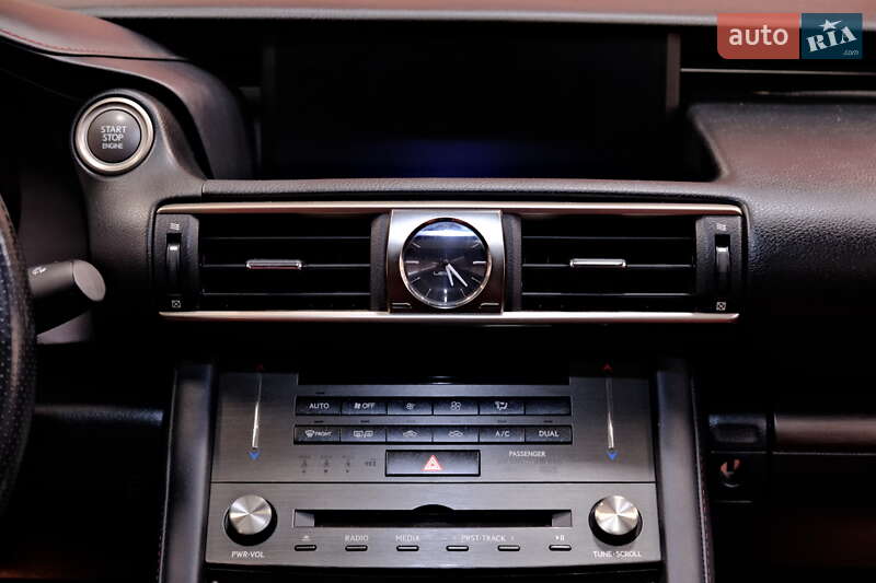 Седан Lexus IS 2018 в Одессе