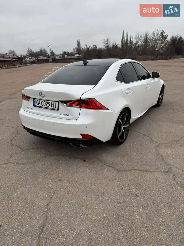 Седан Lexus IS 2016 в Києві