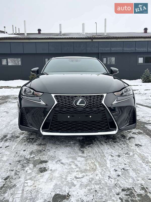 Lexus IS 2018