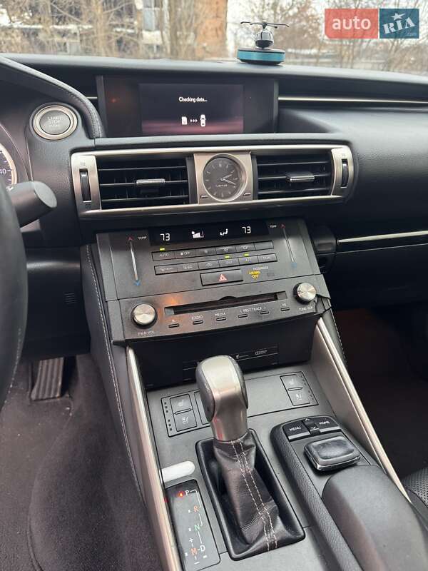 Седан Lexus IS 2014 в Києві