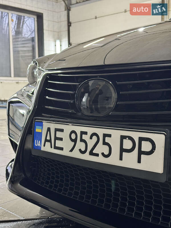 Седан Lexus IS 2013 в Никополе
