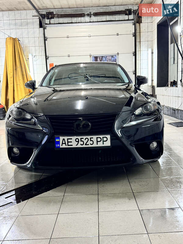 Седан Lexus IS 2013 в Никополе