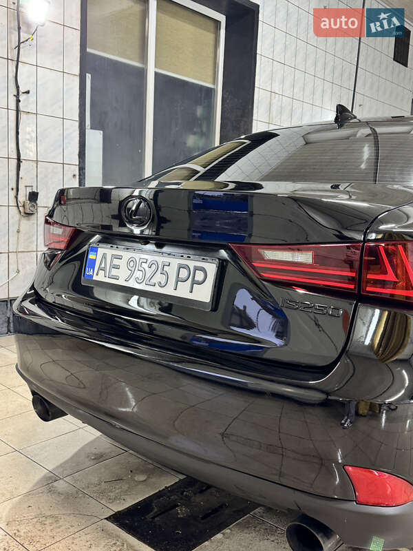 Седан Lexus IS 2013 в Никополе