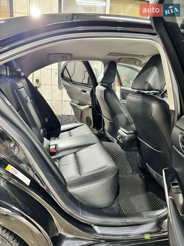 Седан Lexus IS 2013 в Никополе