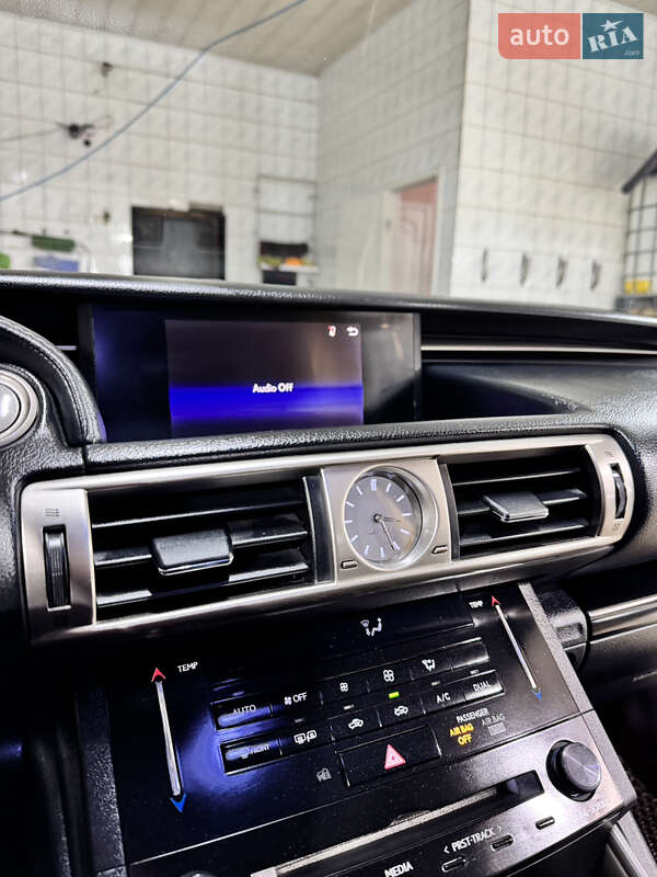 Седан Lexus IS 2013 в Никополе