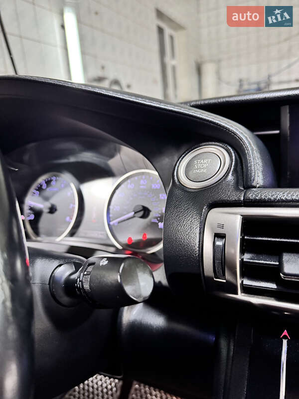 Седан Lexus IS 2013 в Никополе