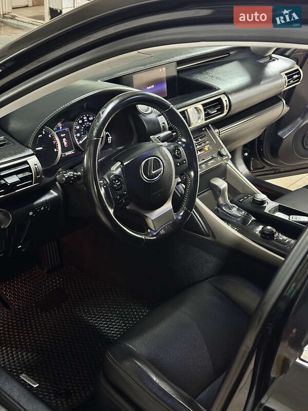 Седан Lexus IS 2013 в Никополе