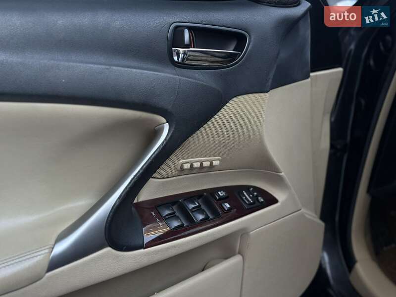 Седан Lexus IS 2006 в Борщеве