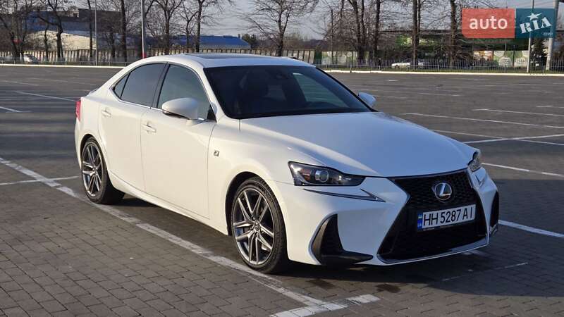 Lexus IS 2016