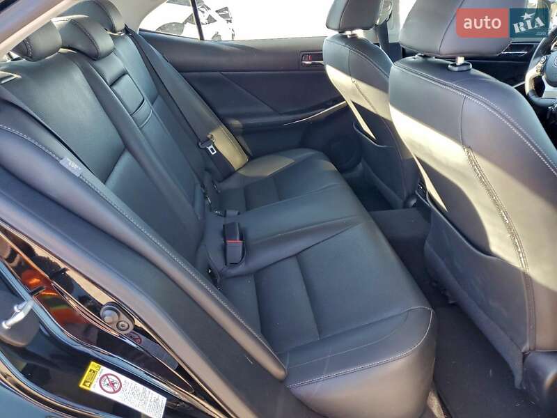 Седан Lexus IS 2015 в Киеве