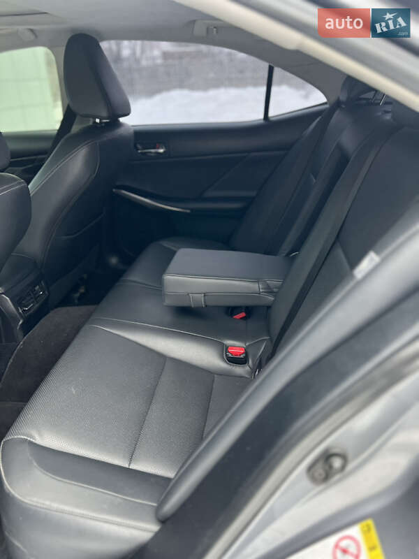 Седан Lexus IS 2013 в Киеве фото 10 Седан Lexus IS 2013 в Киеве