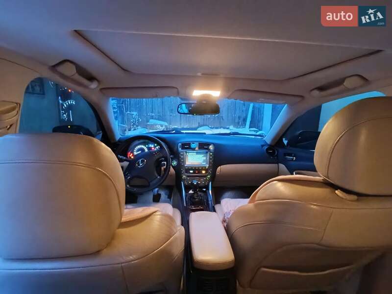Седан Lexus IS 2006 в Борщеве