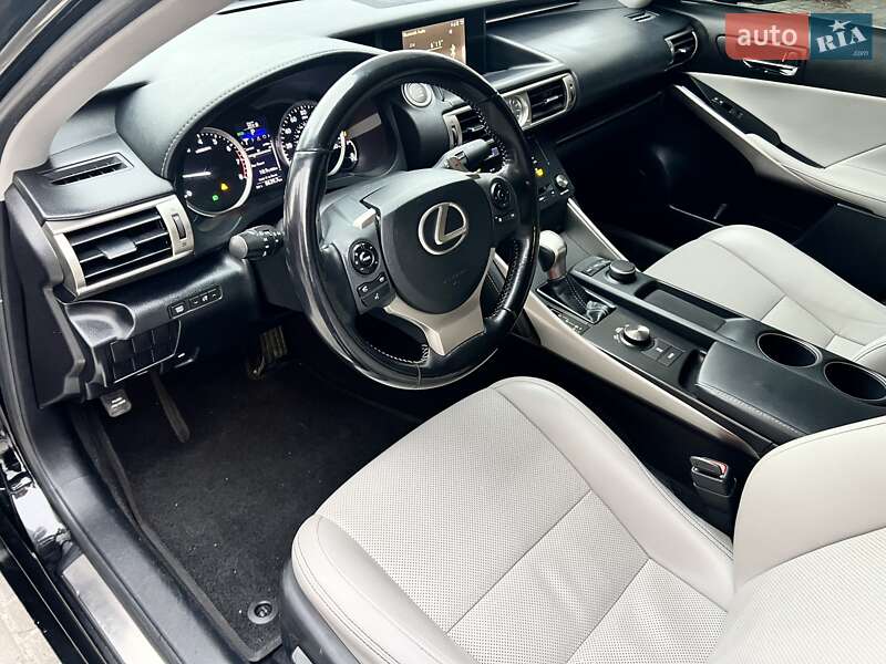 Седан Lexus IS 2015 в Днепре