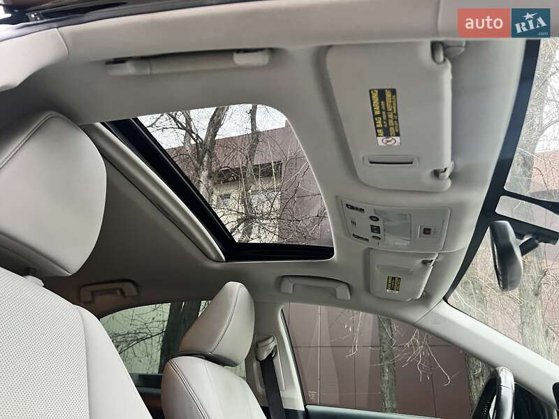 Седан Lexus IS 2015 в Днепре