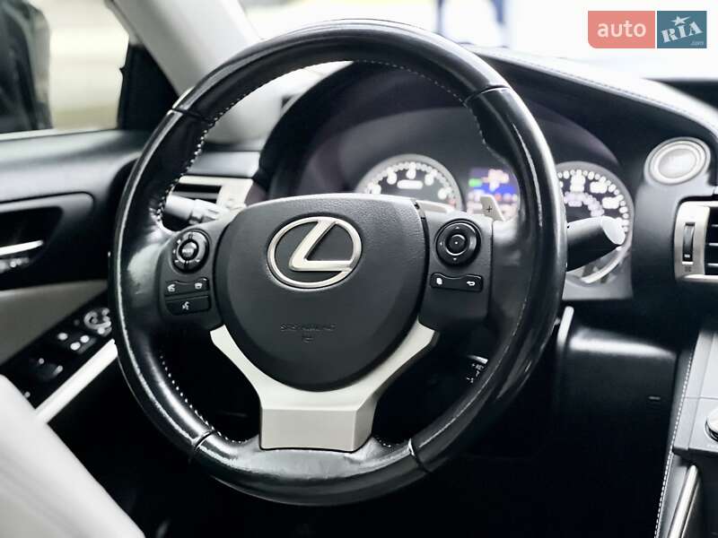 Седан Lexus IS 2015 в Днепре