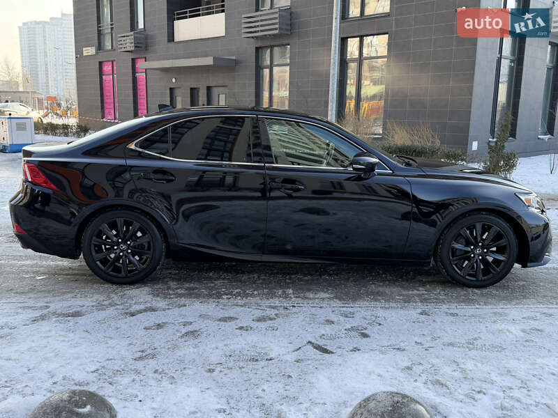 Седан Lexus IS 2015 в Киеве