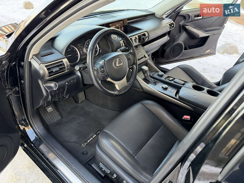 Седан Lexus IS 2015 в Киеве