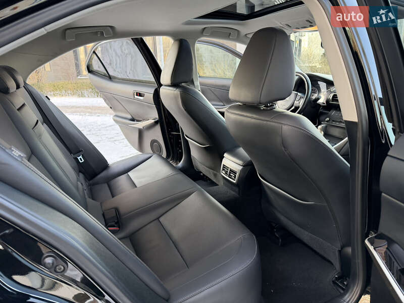 Седан Lexus IS 2015 в Киеве