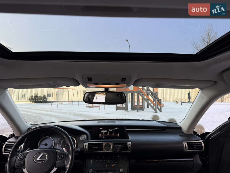 Седан Lexus IS 2015 в Киеве