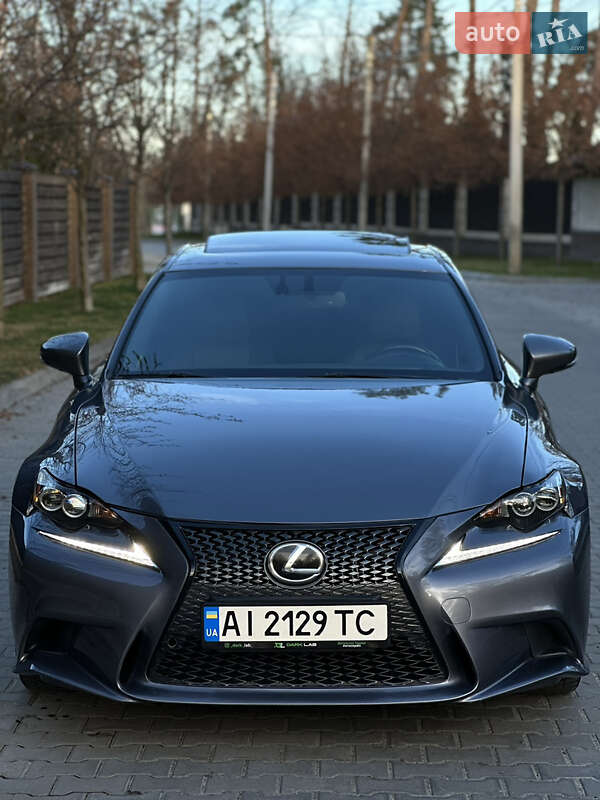 Седан Lexus IS 2013 в Буче