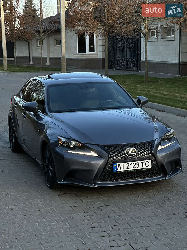 Седан Lexus IS 2013 в Буче