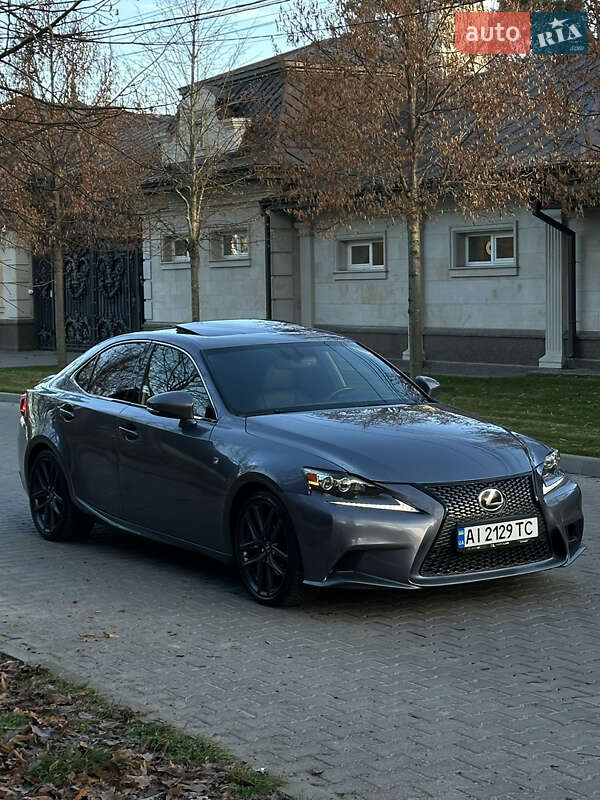 Седан Lexus IS 2013 в Буче