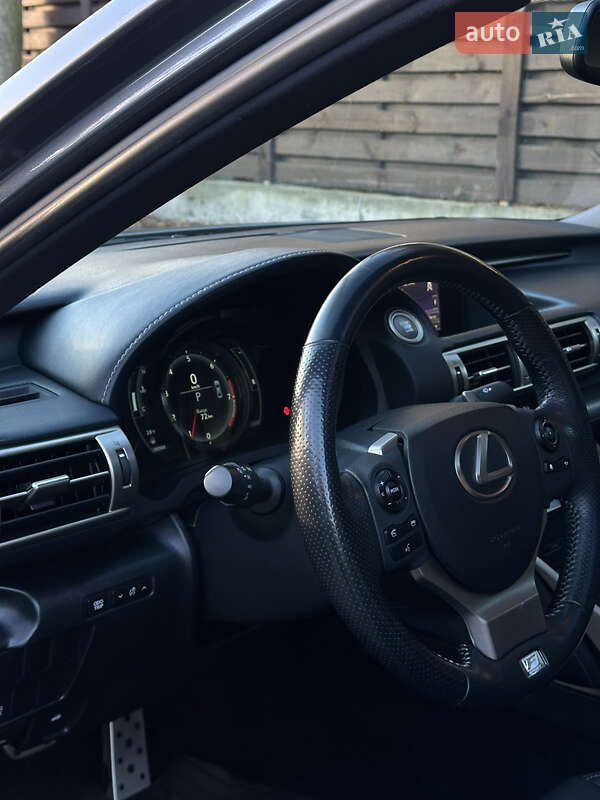 Седан Lexus IS 2013 в Буче