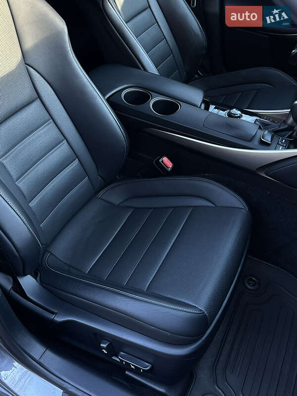 Седан Lexus IS 2013 в Буче