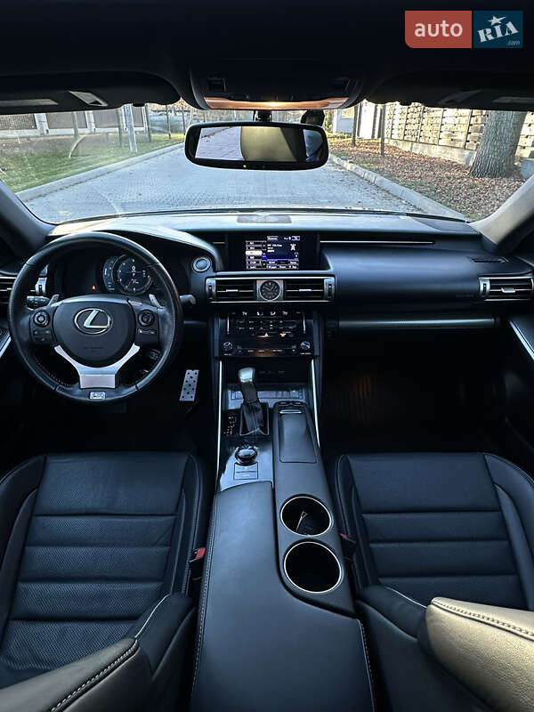 Седан Lexus IS 2013 в Буче
