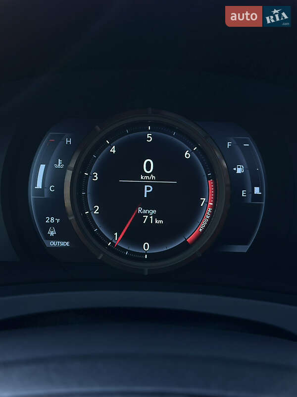 Седан Lexus IS 2013 в Буче