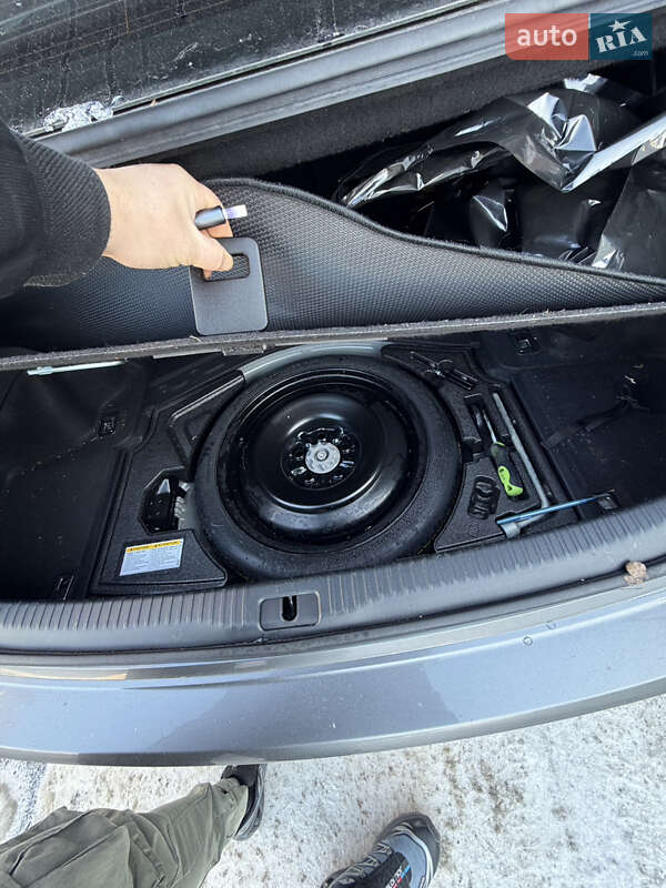 Седан Lexus IS 2016 в Здолбуніві