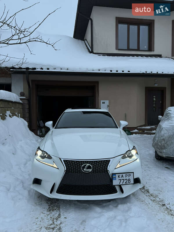 Седан Lexus IS 2015 в Ровно