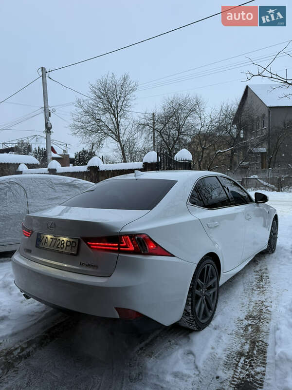 Седан Lexus IS 2015 в Ровно