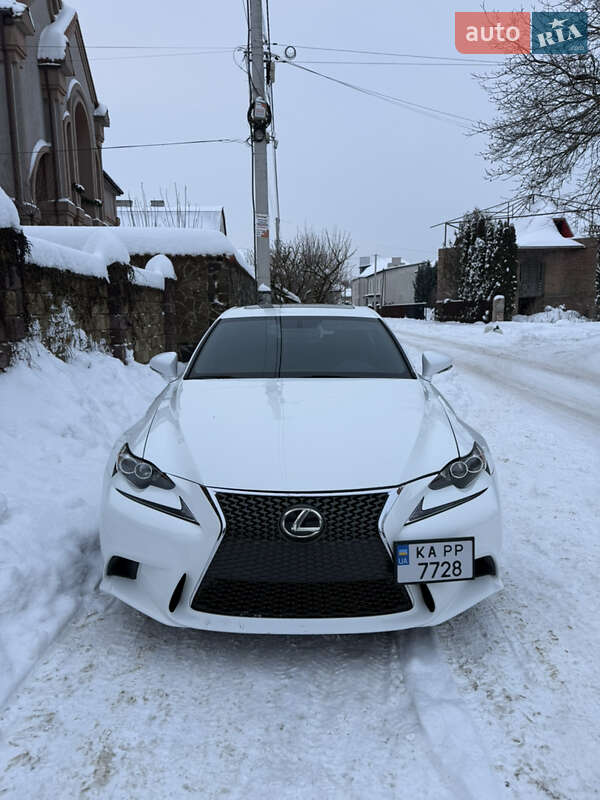 Седан Lexus IS 2015 в Ровно