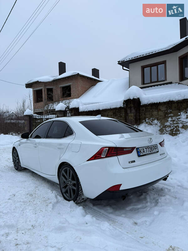 Седан Lexus IS 2015 в Ровно