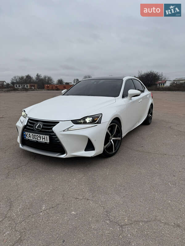 Седан Lexus IS 2016 в Киеве