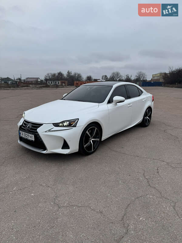 Седан Lexus IS 2016 в Киеве