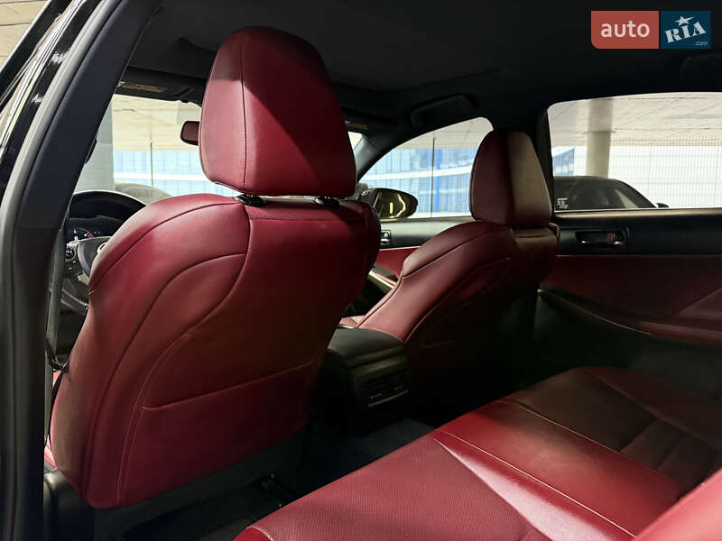 Седан Lexus IS 2015 в Одесі