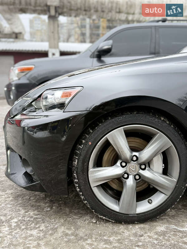Седан Lexus IS 2015 в Киеве