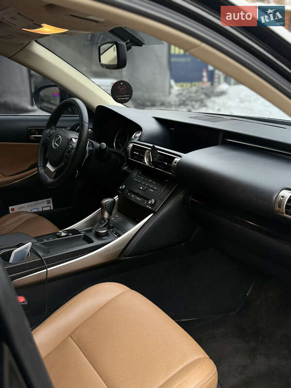 Седан Lexus IS 2015 в Киеве