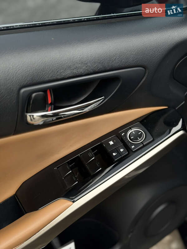 Седан Lexus IS 2015 в Киеве