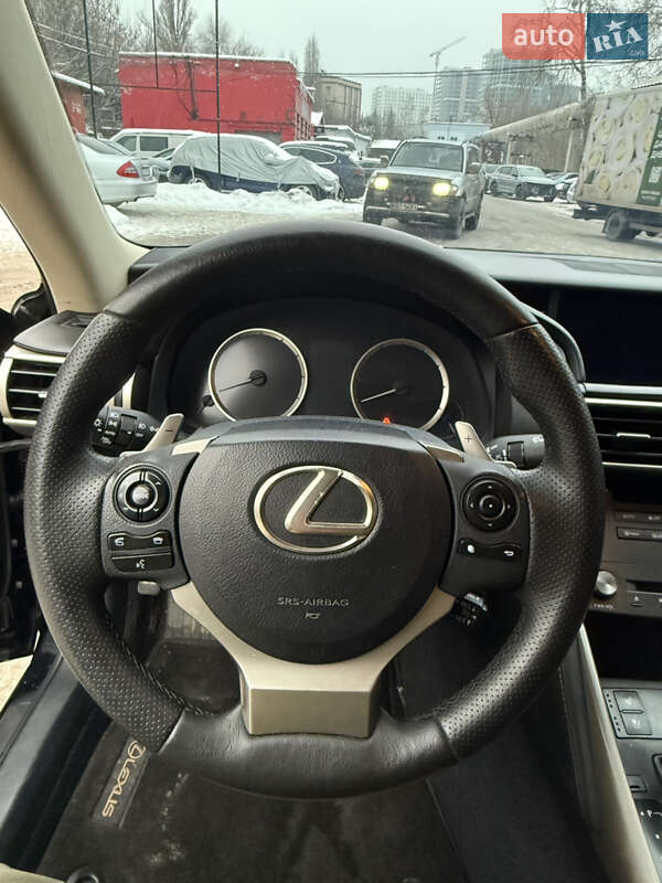 Седан Lexus IS 2015 в Киеве